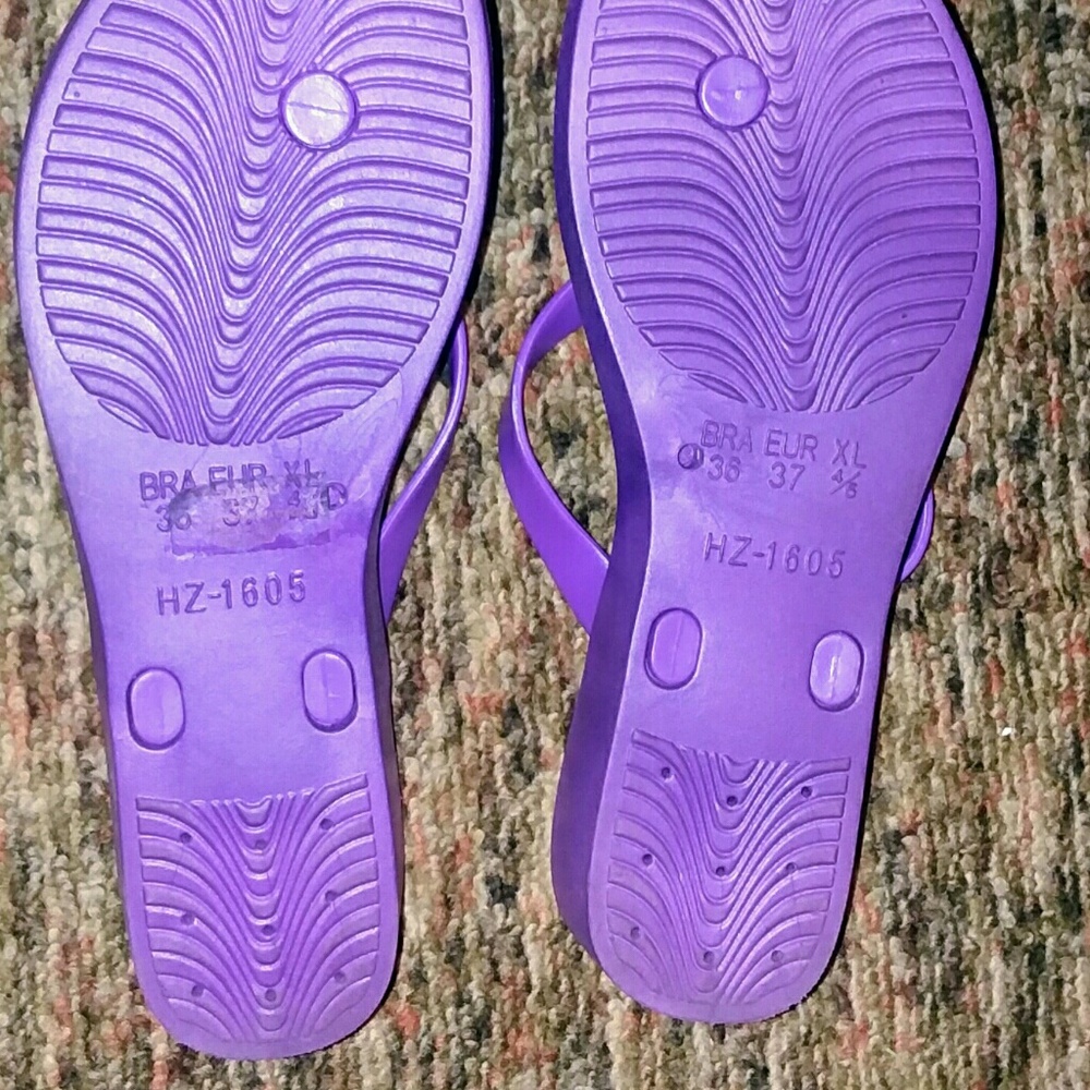 Sandals - Picture 4 of 4